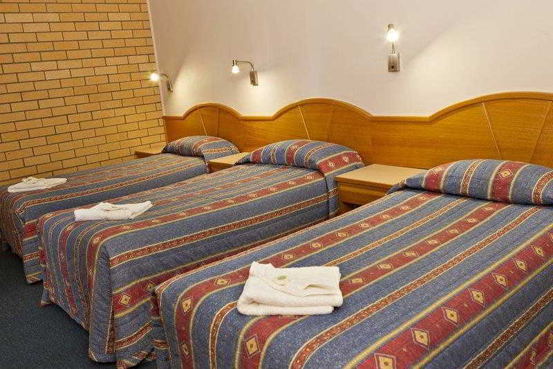 Hilltops Retreat Motor Inn Young Kamer foto
