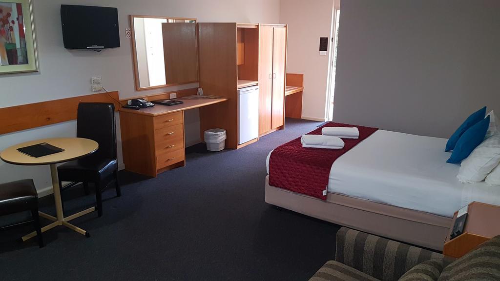 Hilltops Retreat Motor Inn Young Buitenkant foto